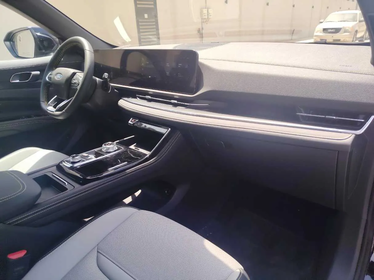 Car image 27