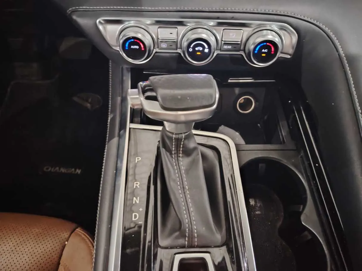 Car image 25