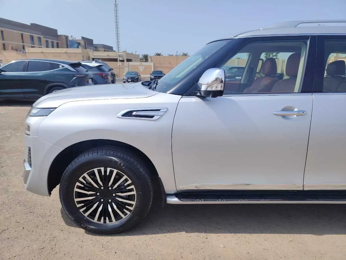 Car image 9