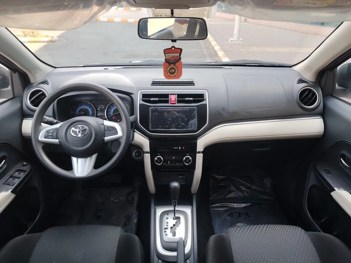 Car image 19