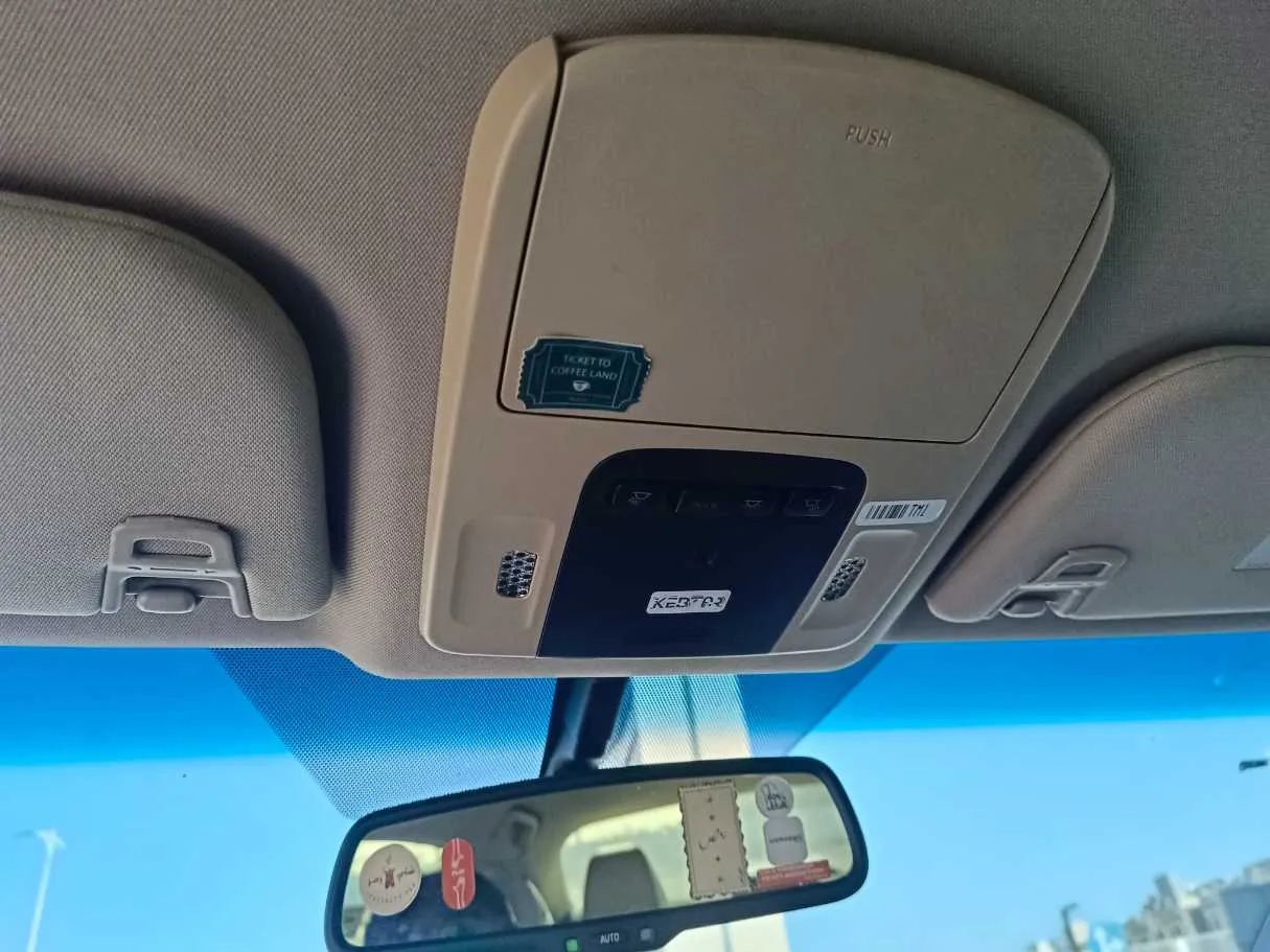 Car image 34