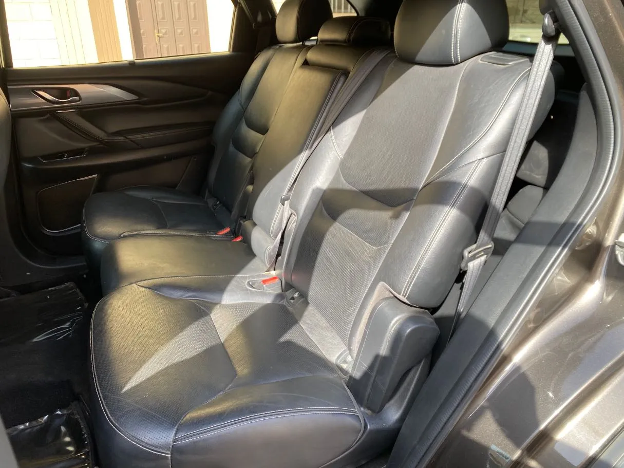 Car image 12