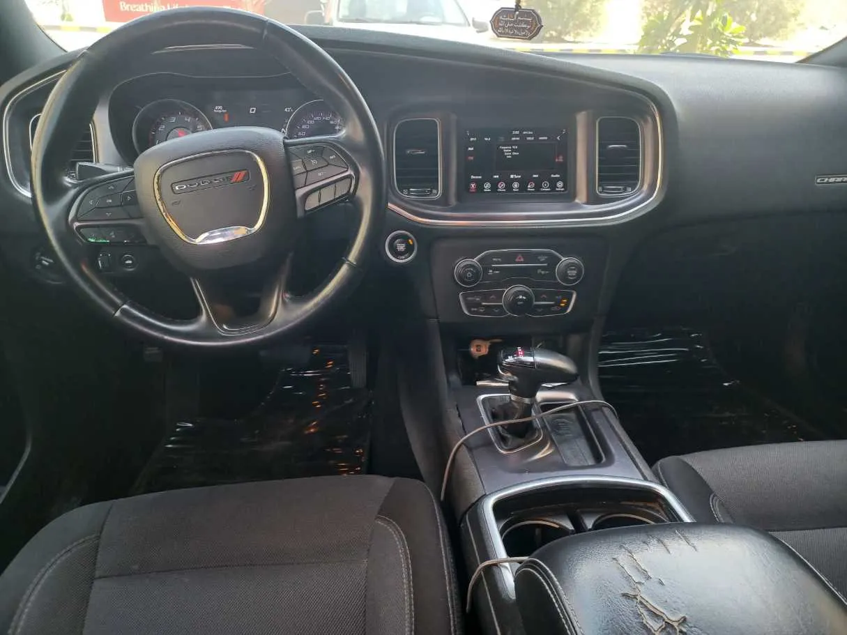Car image 16