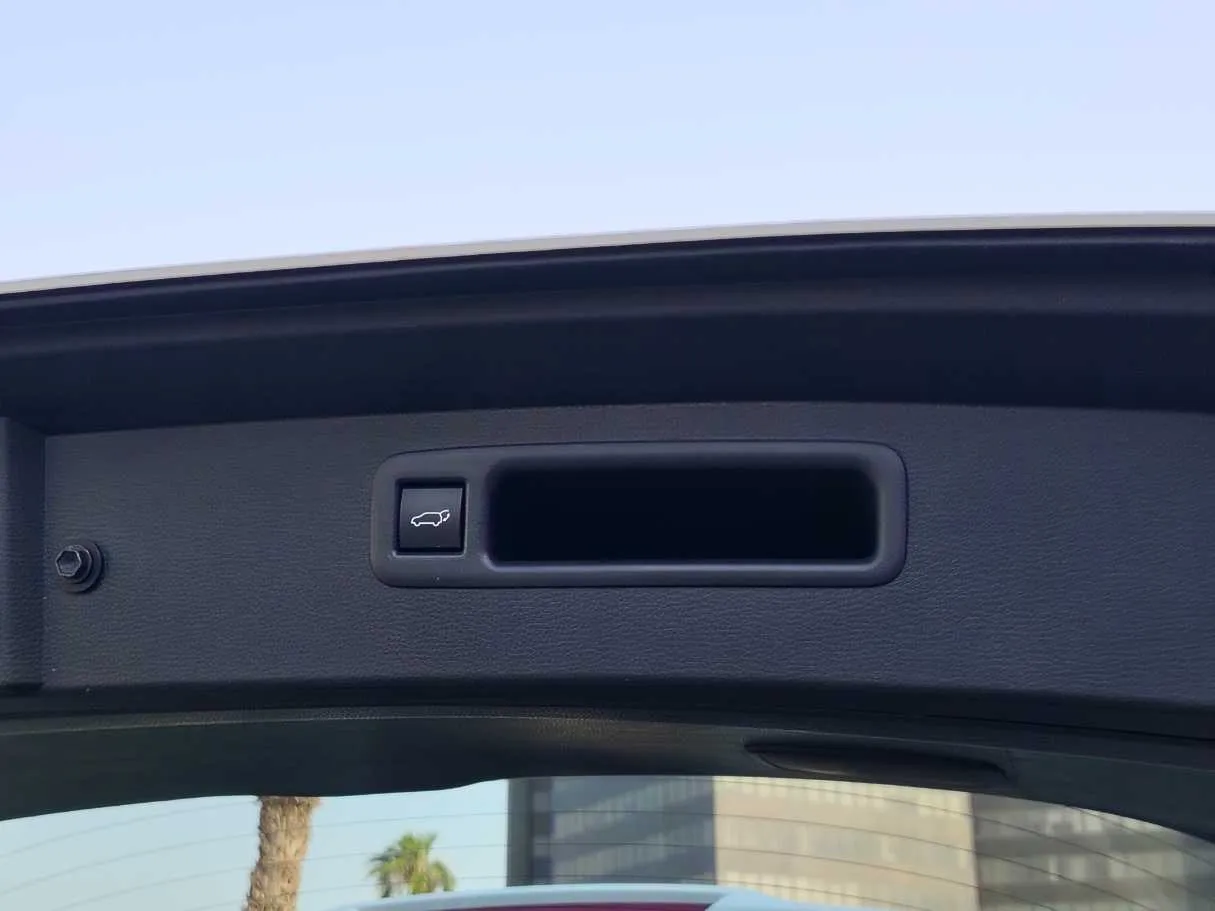 Car image 35