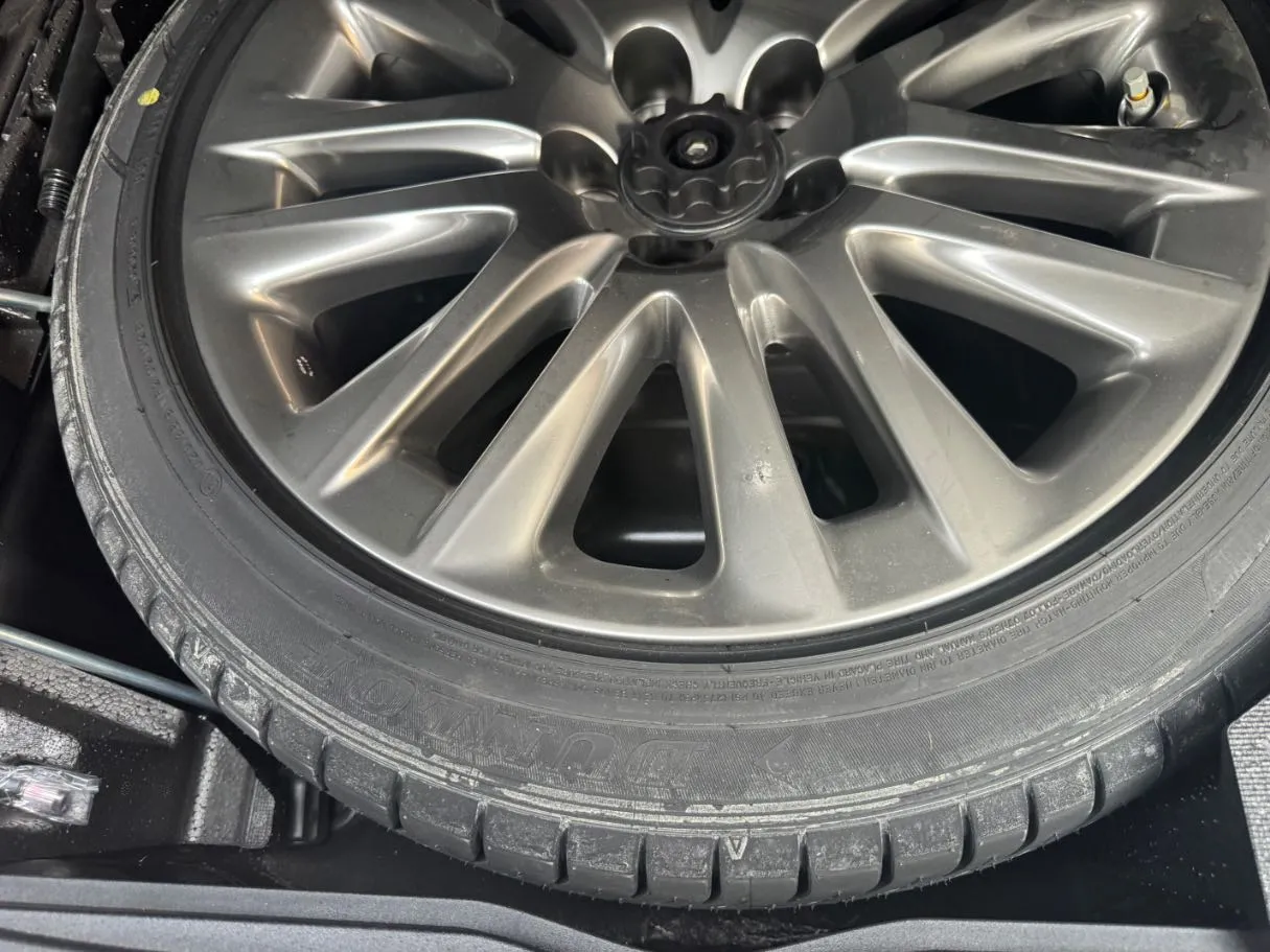 Car image 24