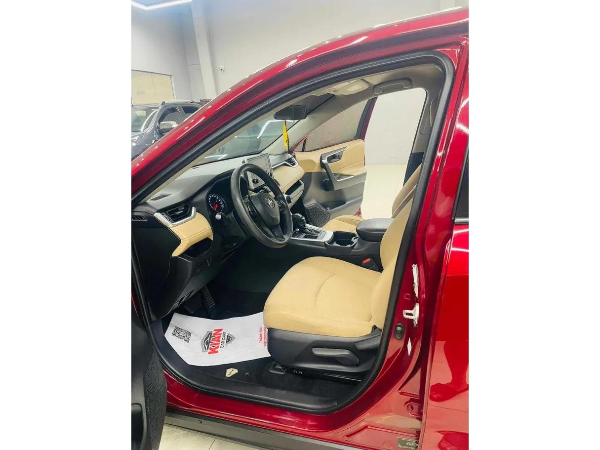 Car image 9