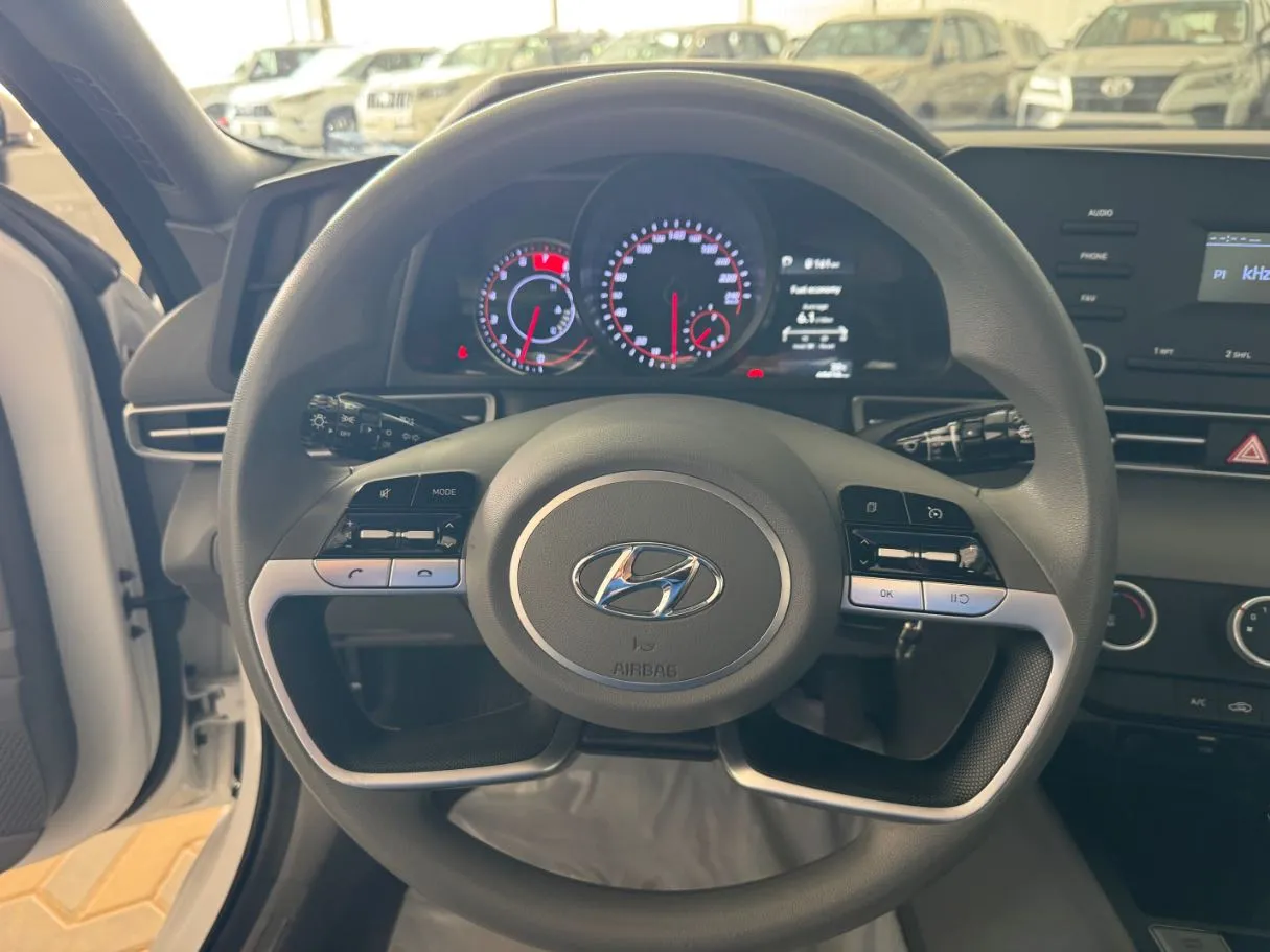 Car image 10