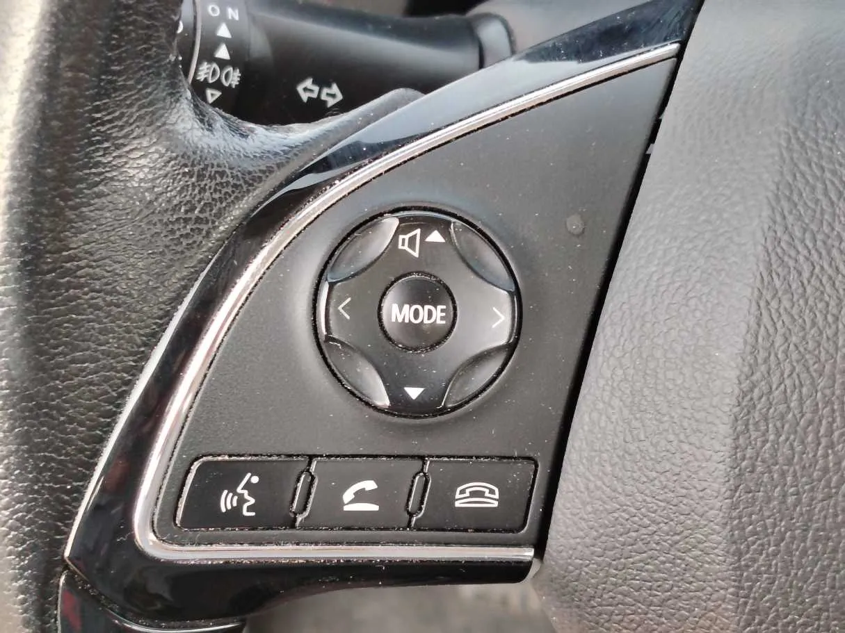 Car image 24