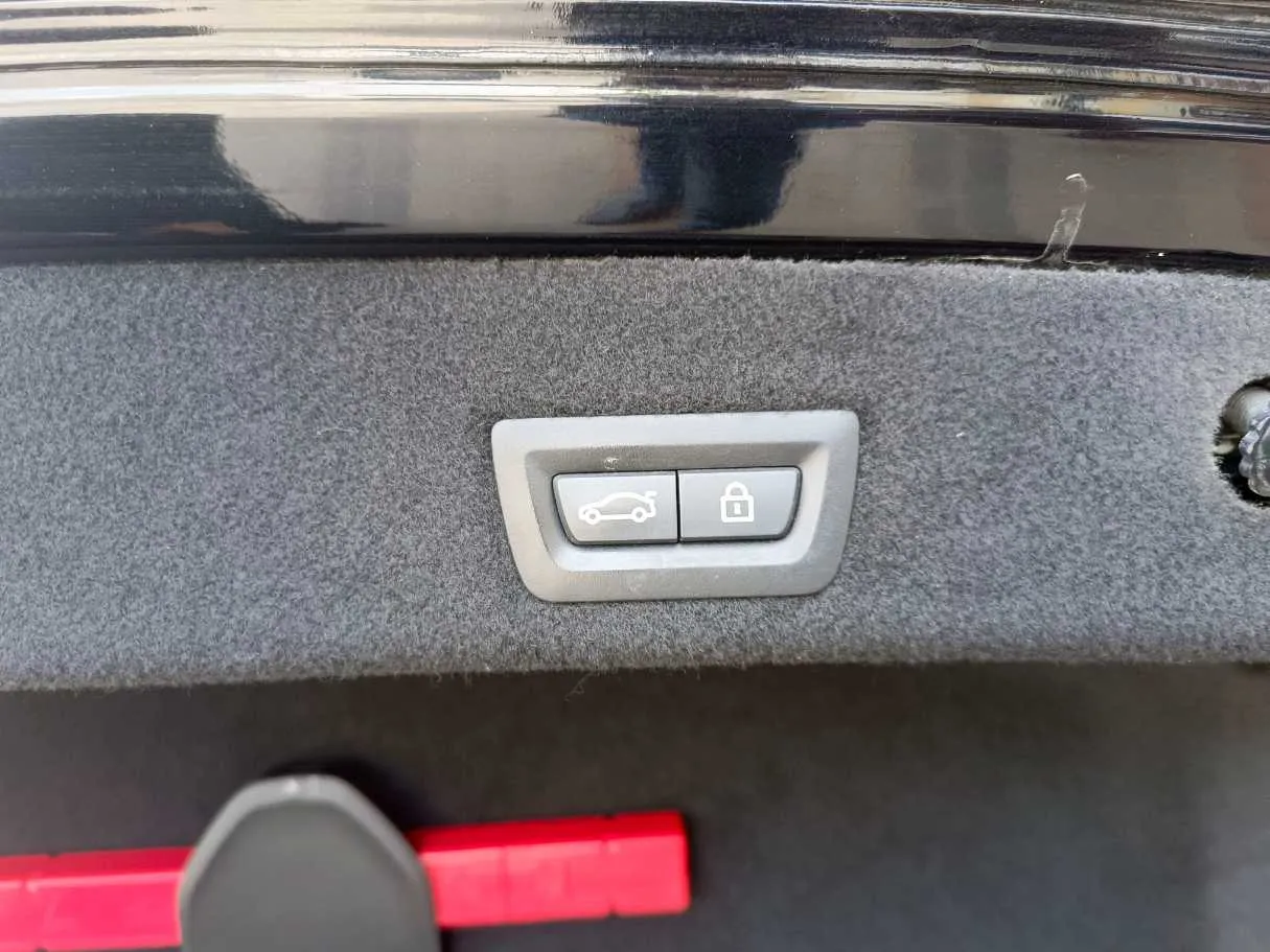 Car image 36