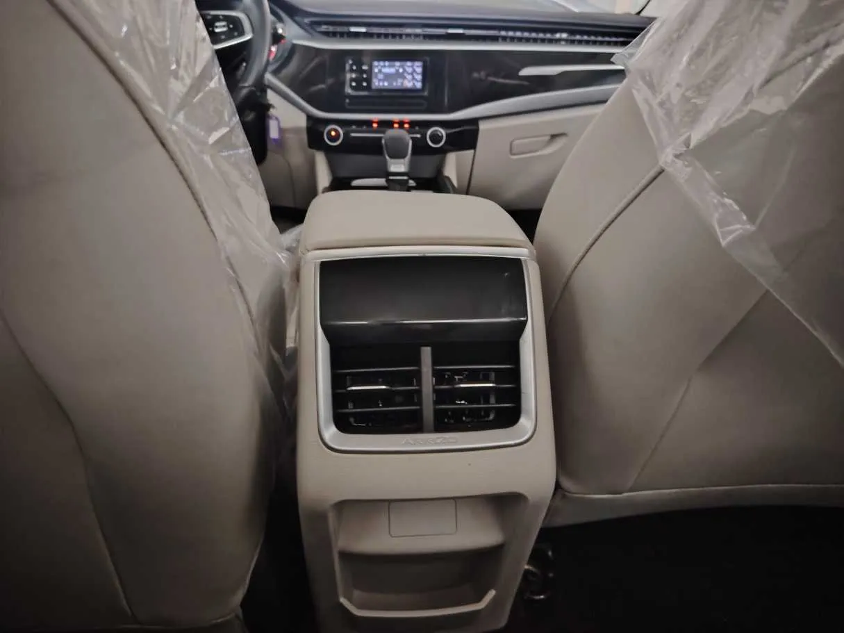 Car image 25