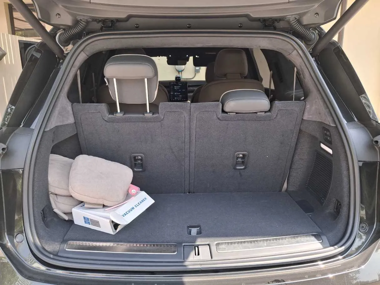 Car image 30