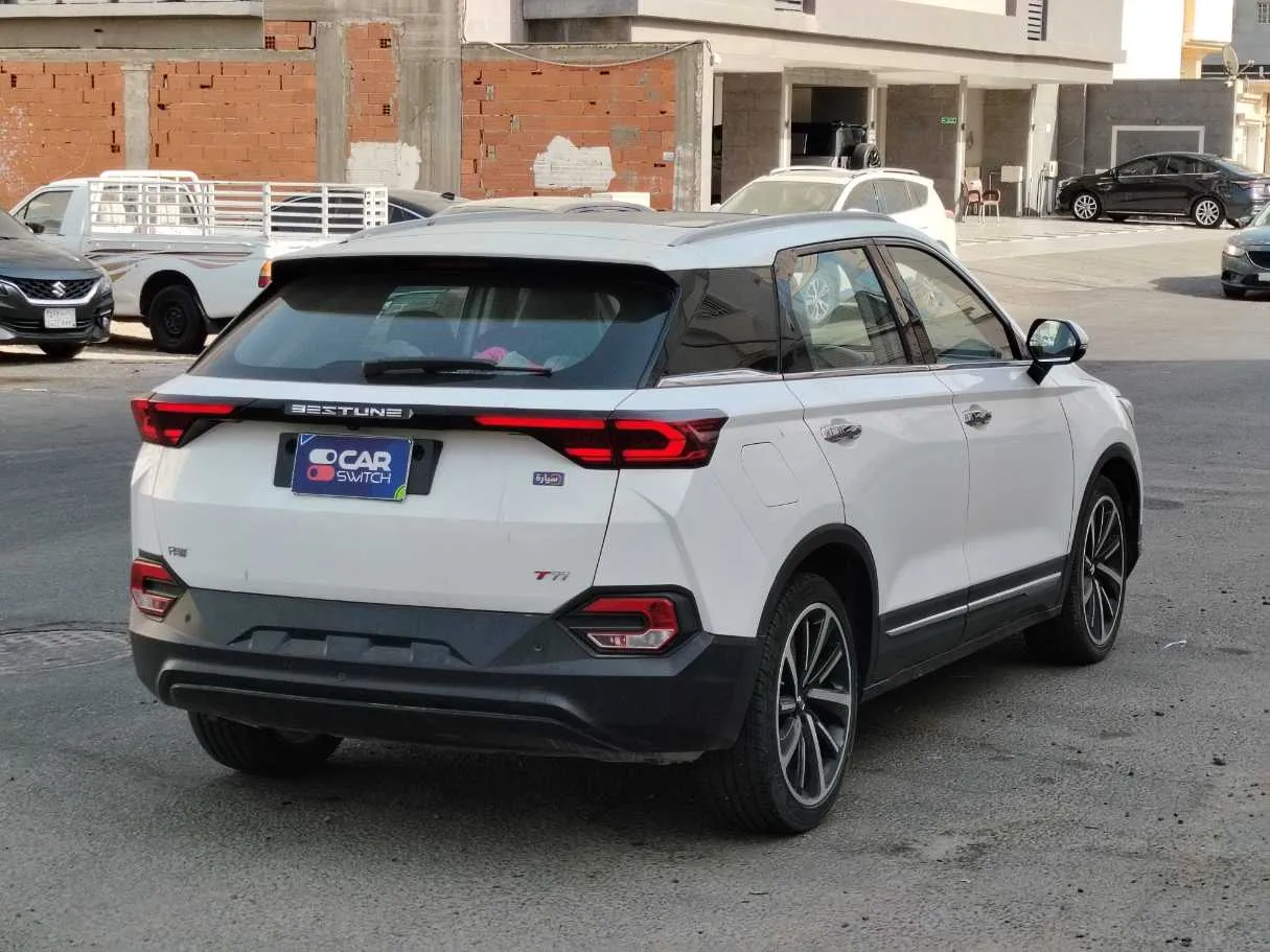 Car image 5
