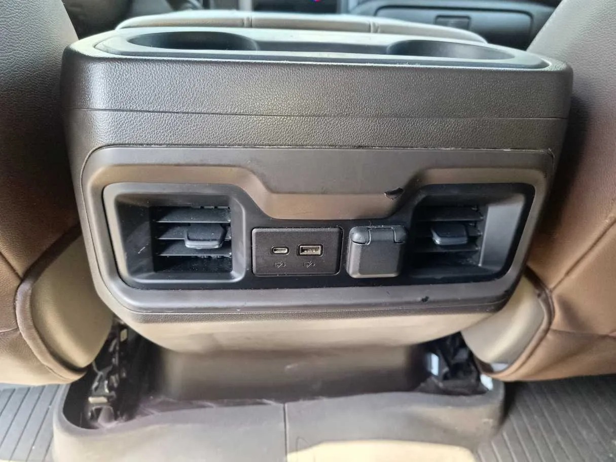 Car image 32
