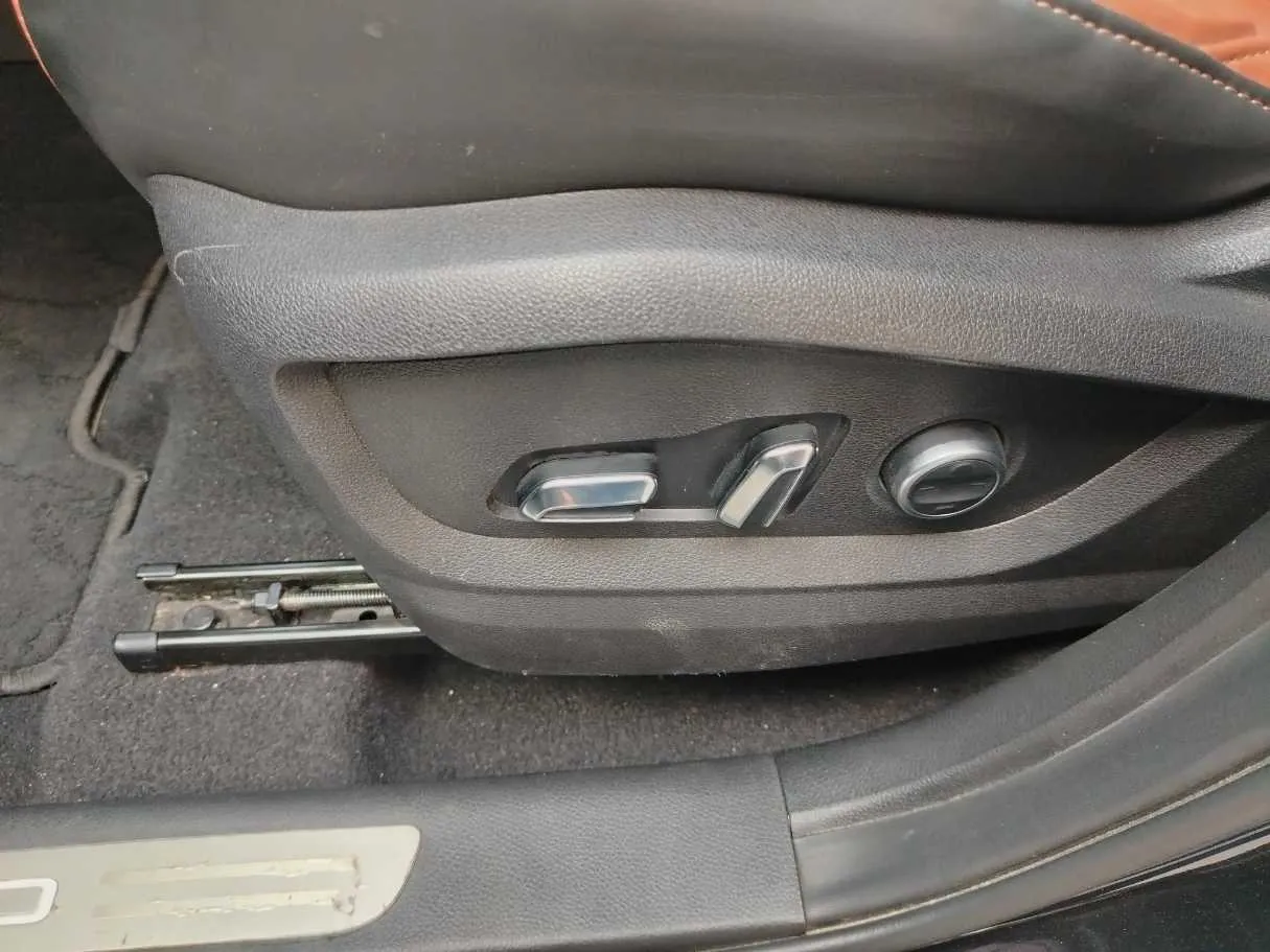 Car image 38