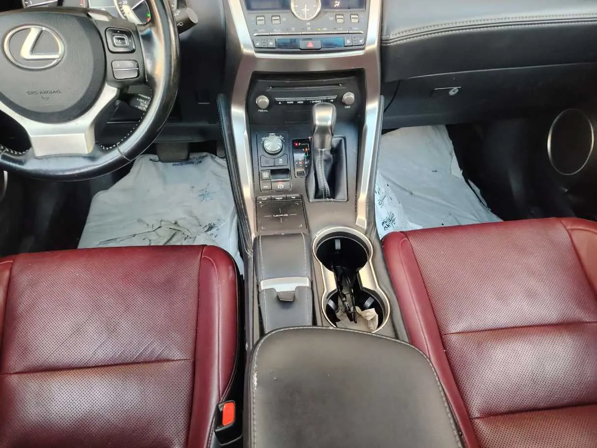 Car image 23