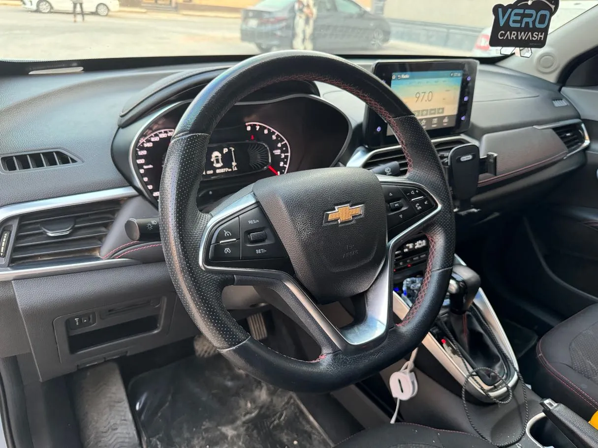 Car image 10