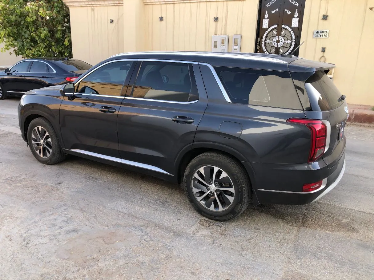 Car image 8