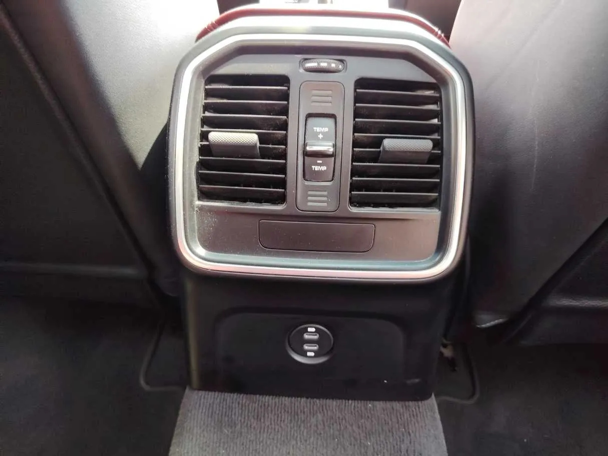 Car image 29