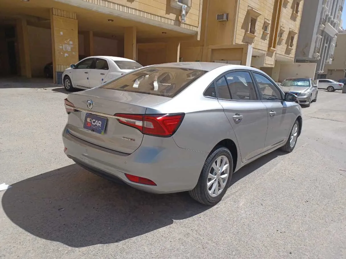 Car image 5