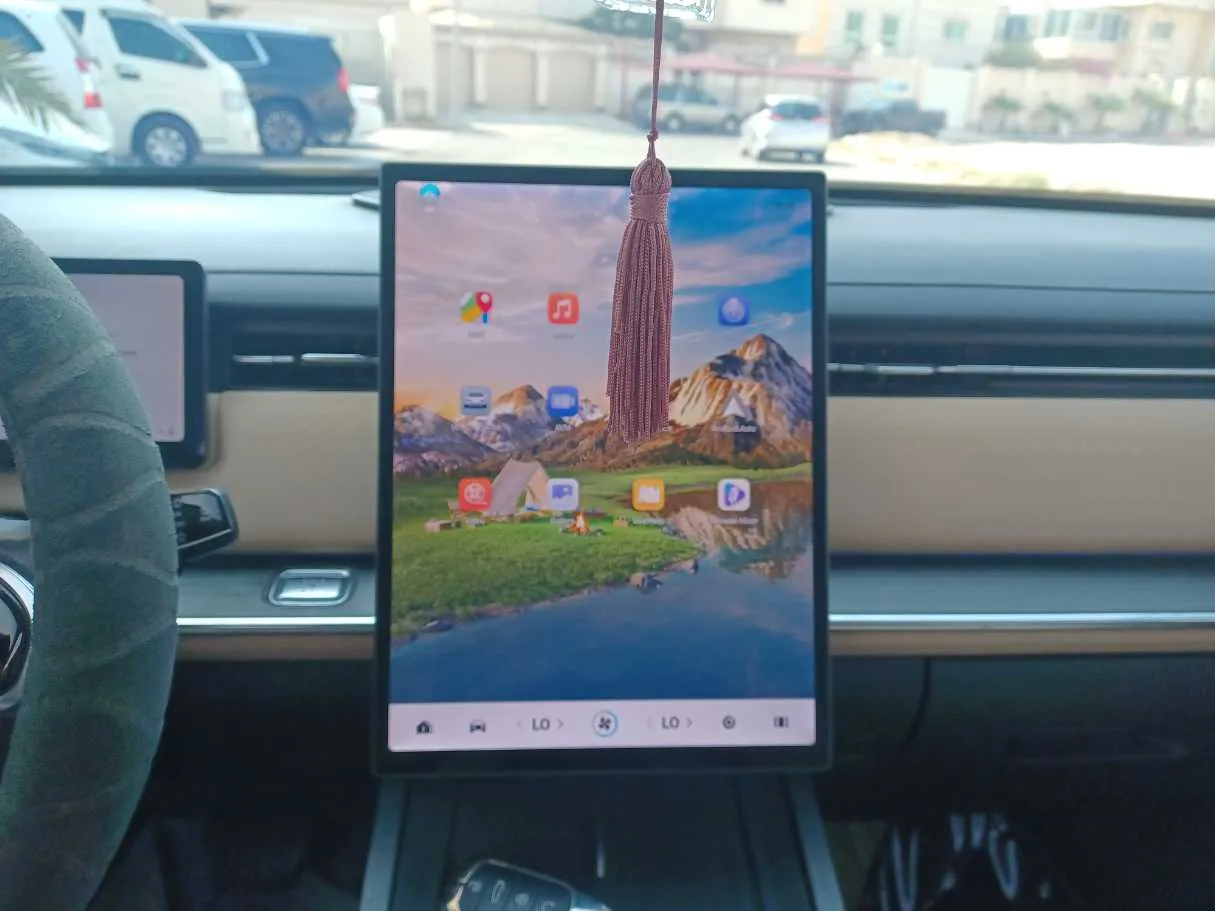 Car image 14