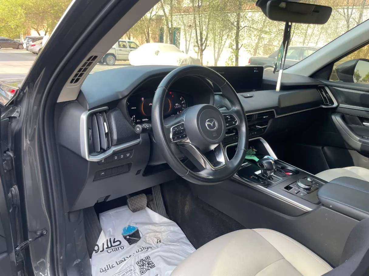 Car image 11