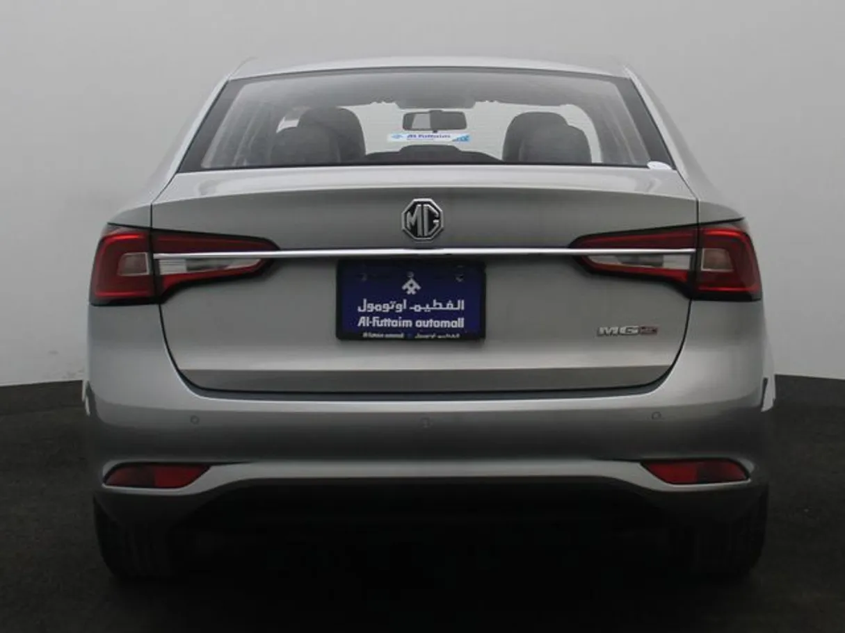 Car image 12