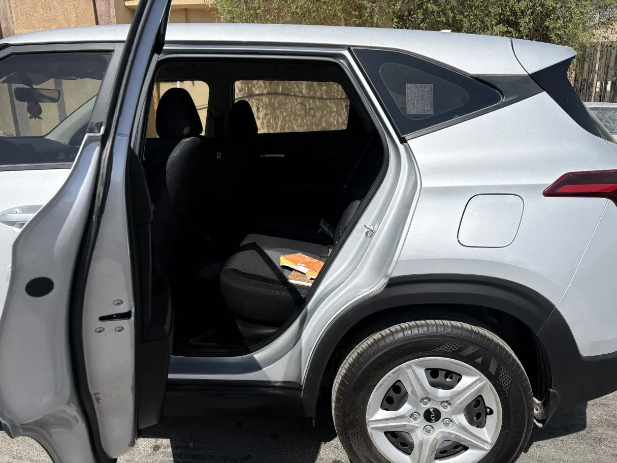 Car image 15
