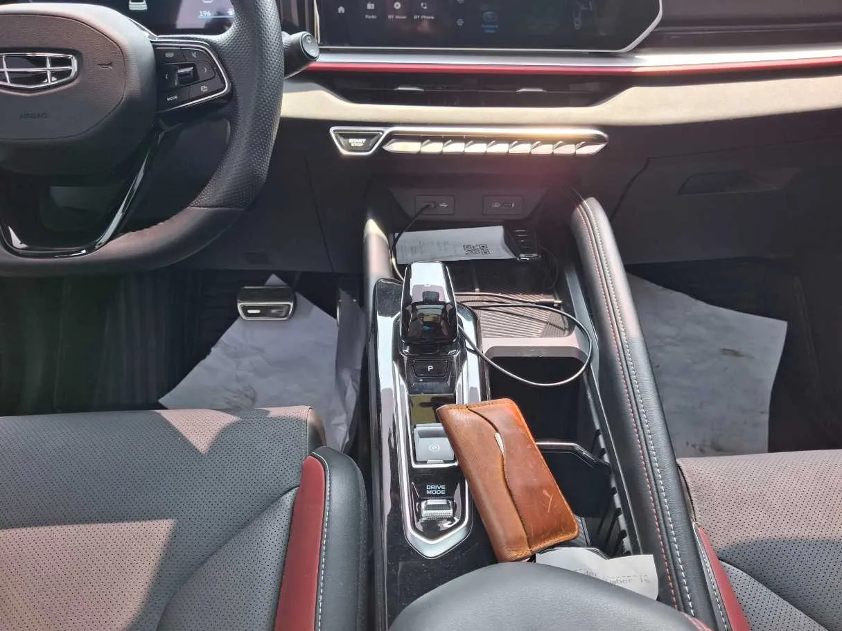Car image 16