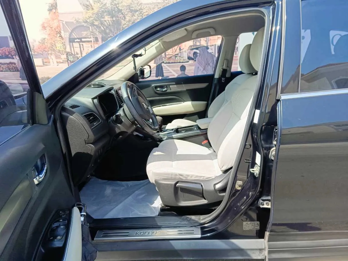 Car image 14