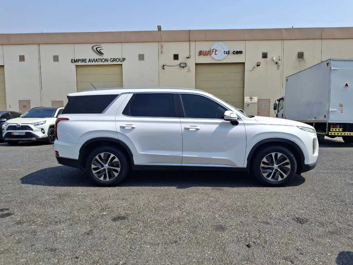 Car image 8