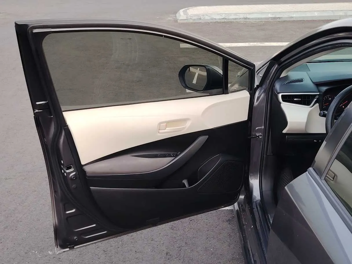 Car image 11