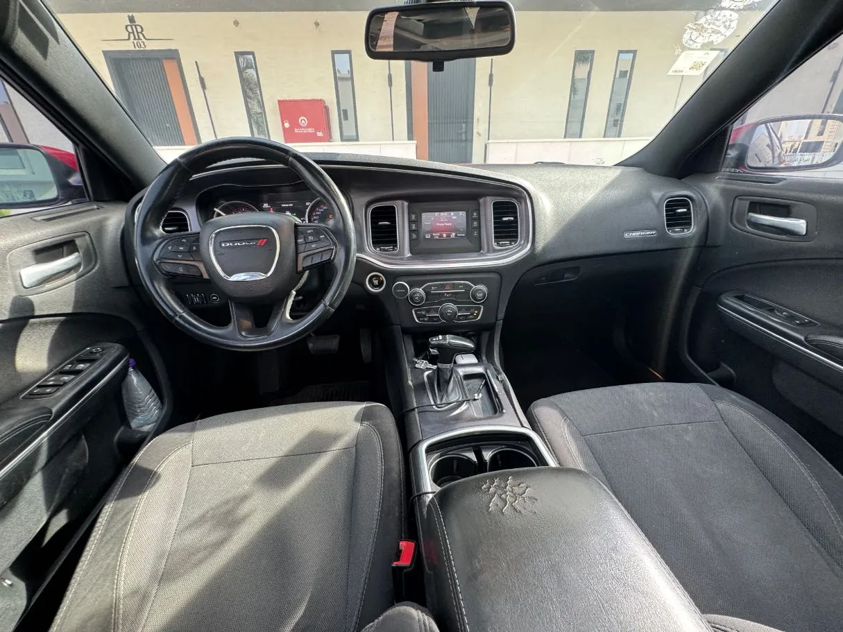 Car image 15