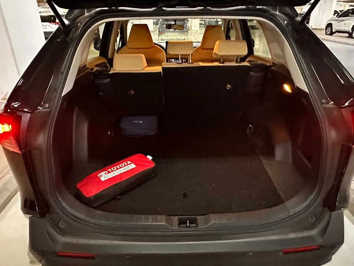 Car image 24