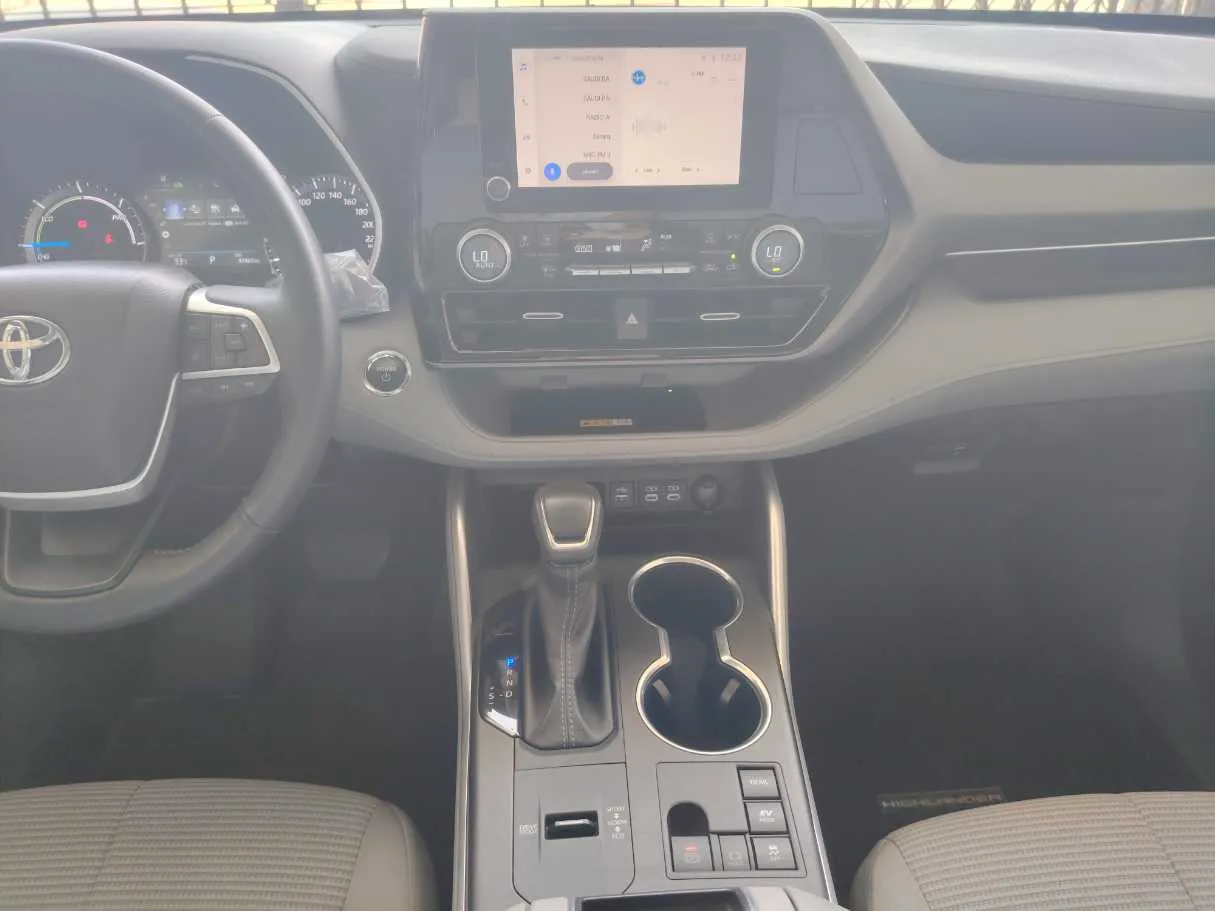Car image 24