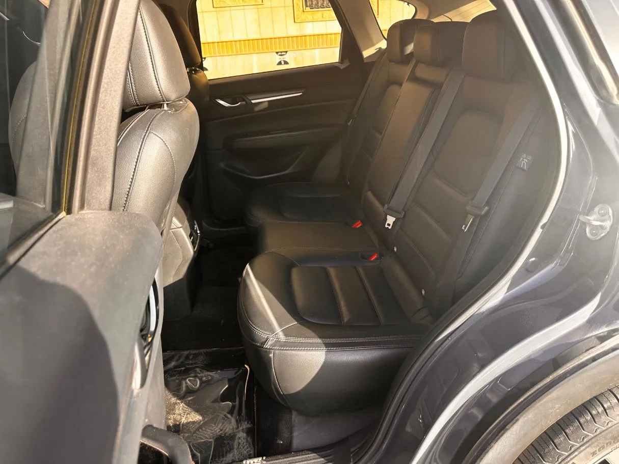 Car image 14