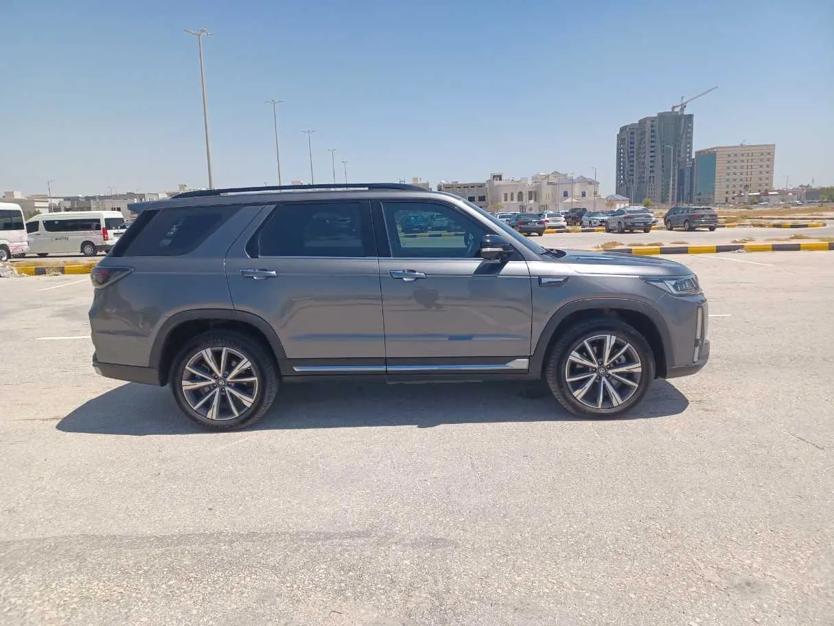 Car image 4