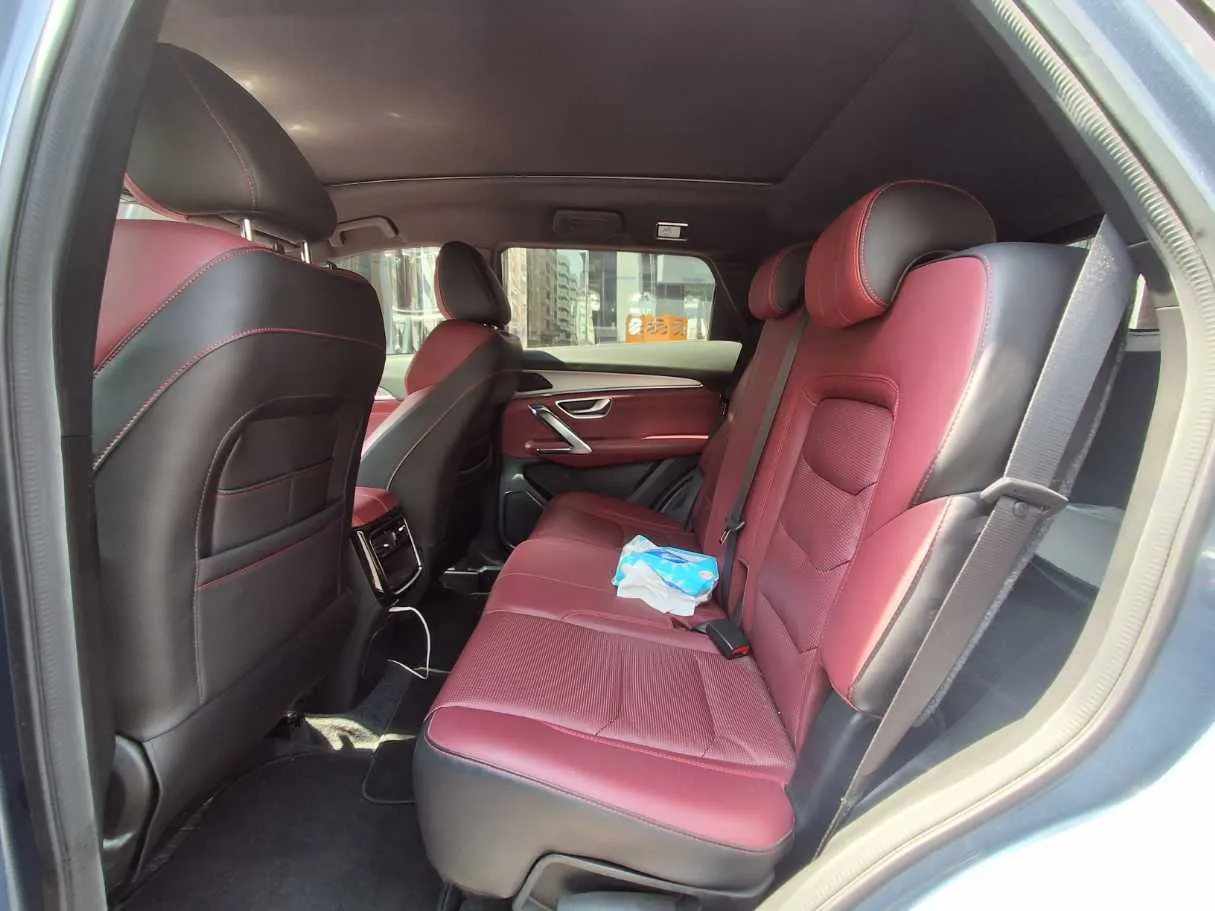 Car image 13
