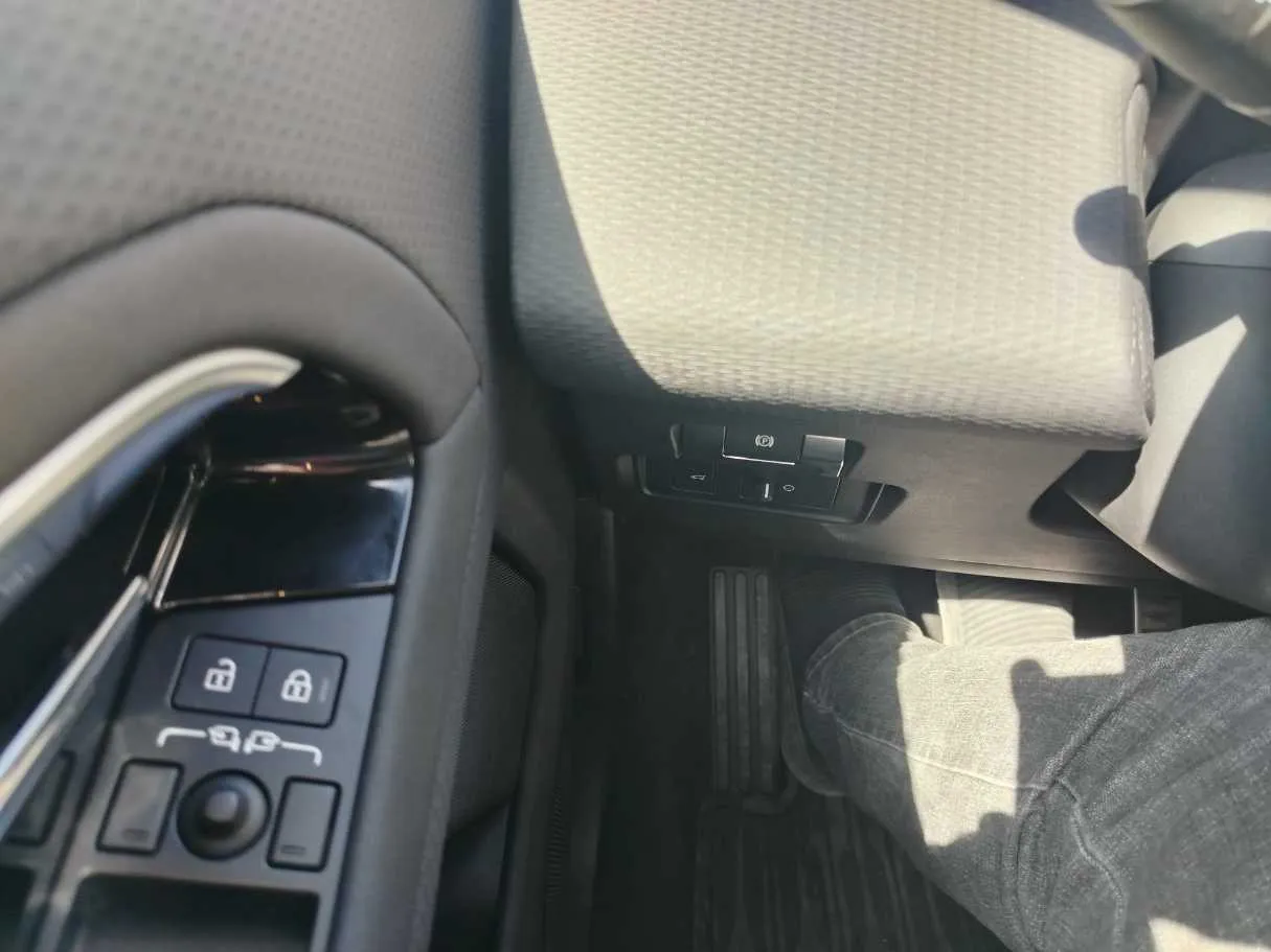Car image 36