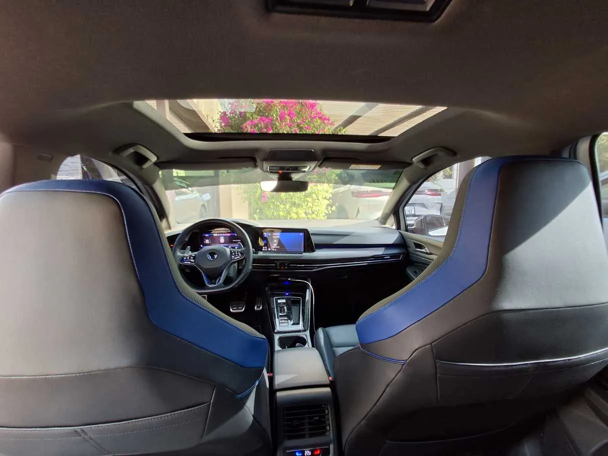 Car image 14