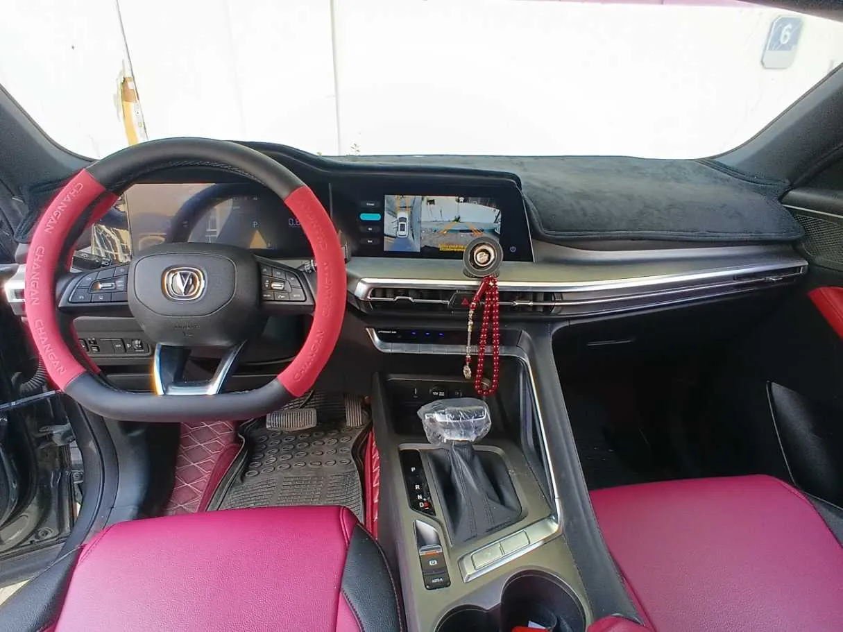 Car image 14