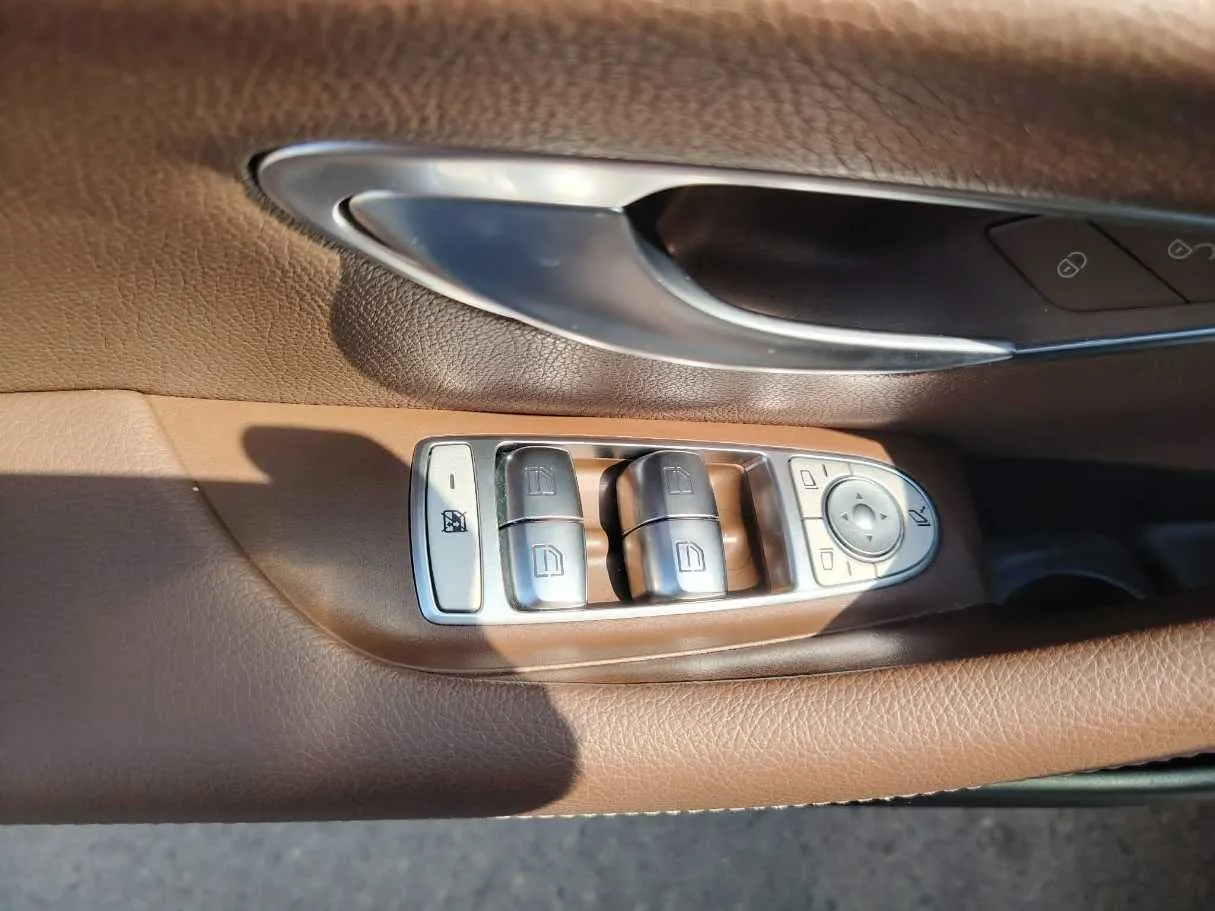 Car image 40