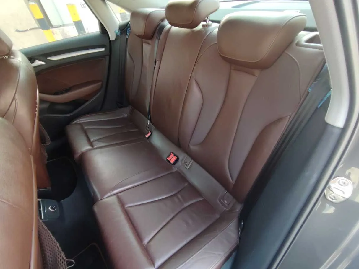 Car image 17