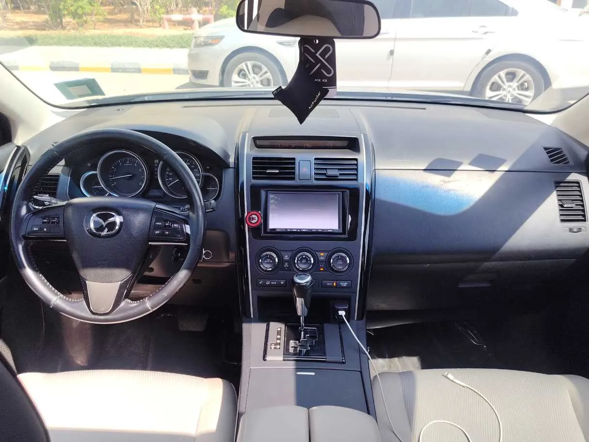 Car image 17