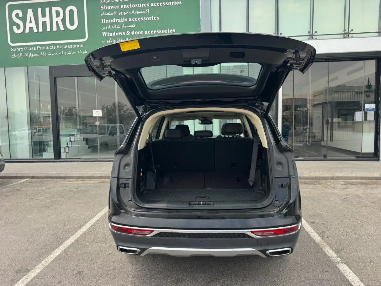 Car image 19