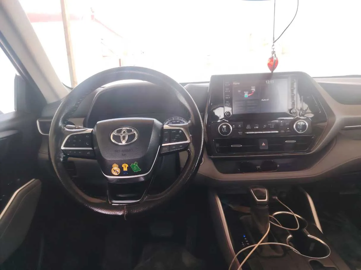 Car image 20