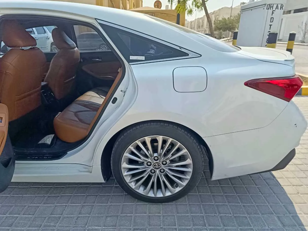 Car image 16