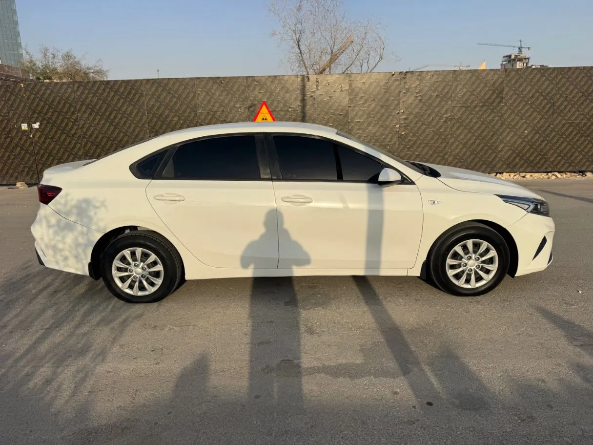 Car image 4