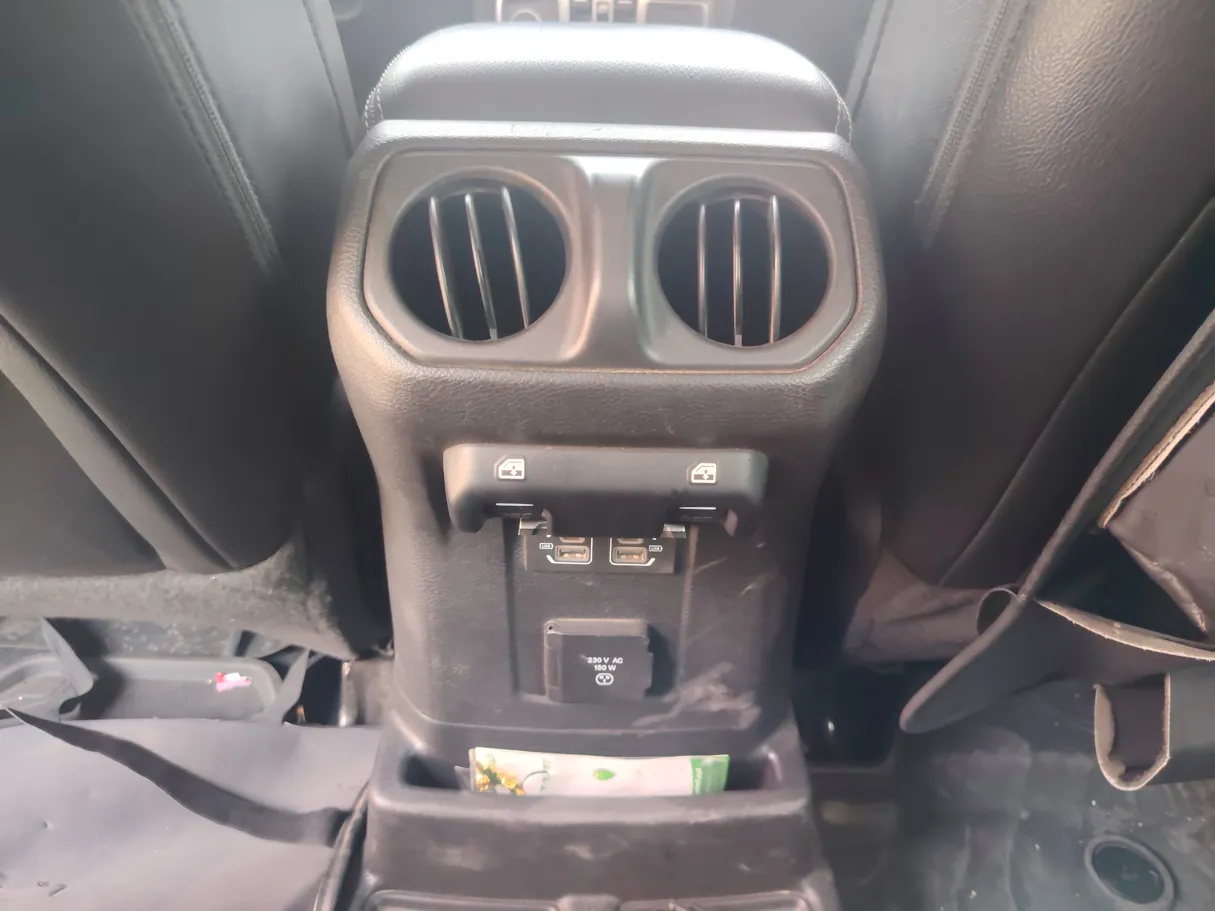 Car image 27
