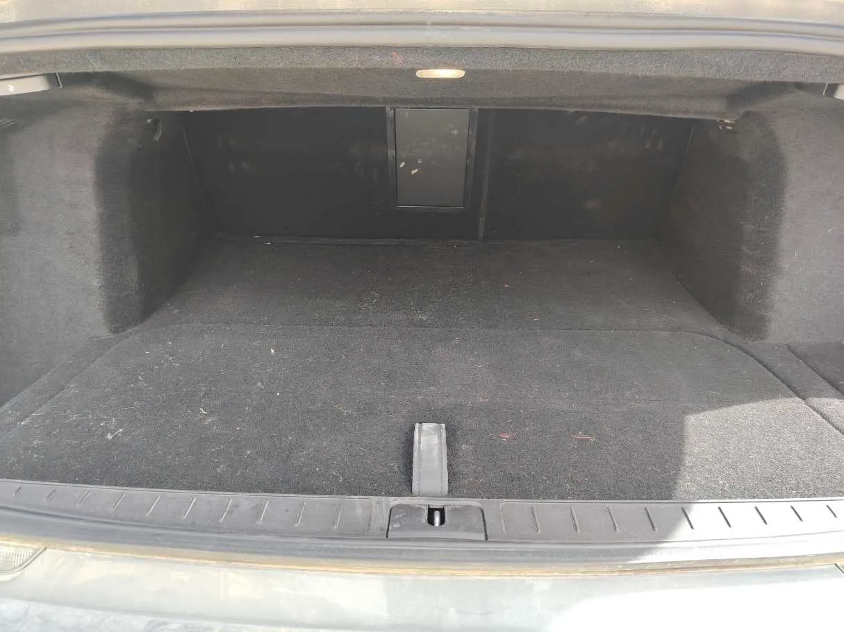 Car image 26