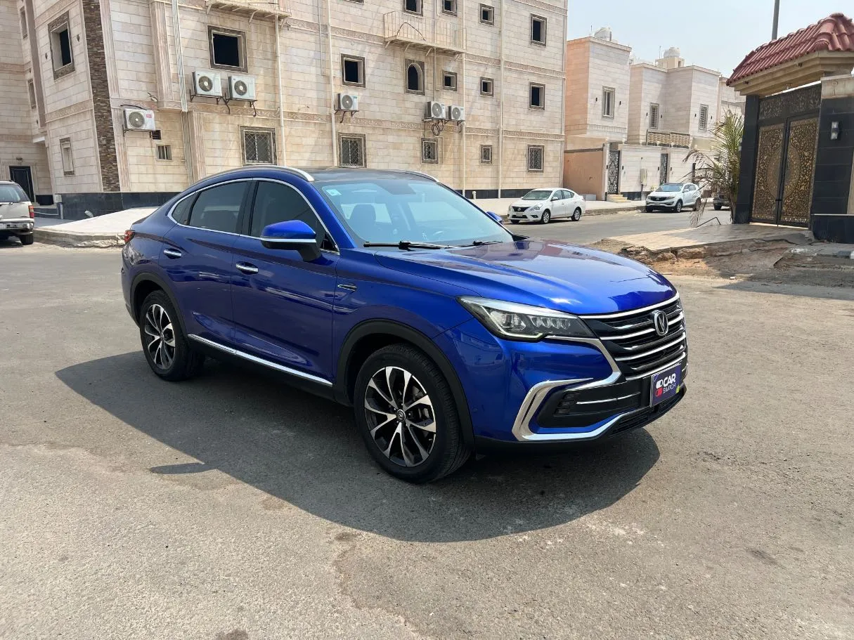 Car image 3